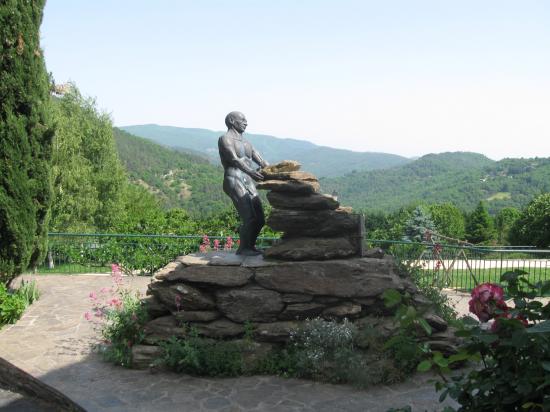 Statue à la gloire des Cevenols